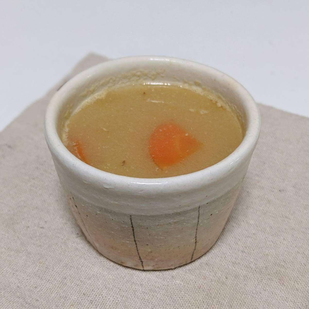 JAグループ公式の「皮付きじゃがいもと人参、エノキの味噌汁」のレシピ