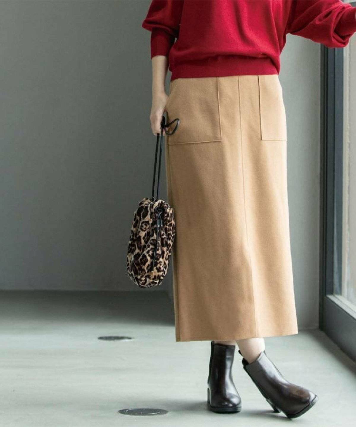 スカートコーデの女性