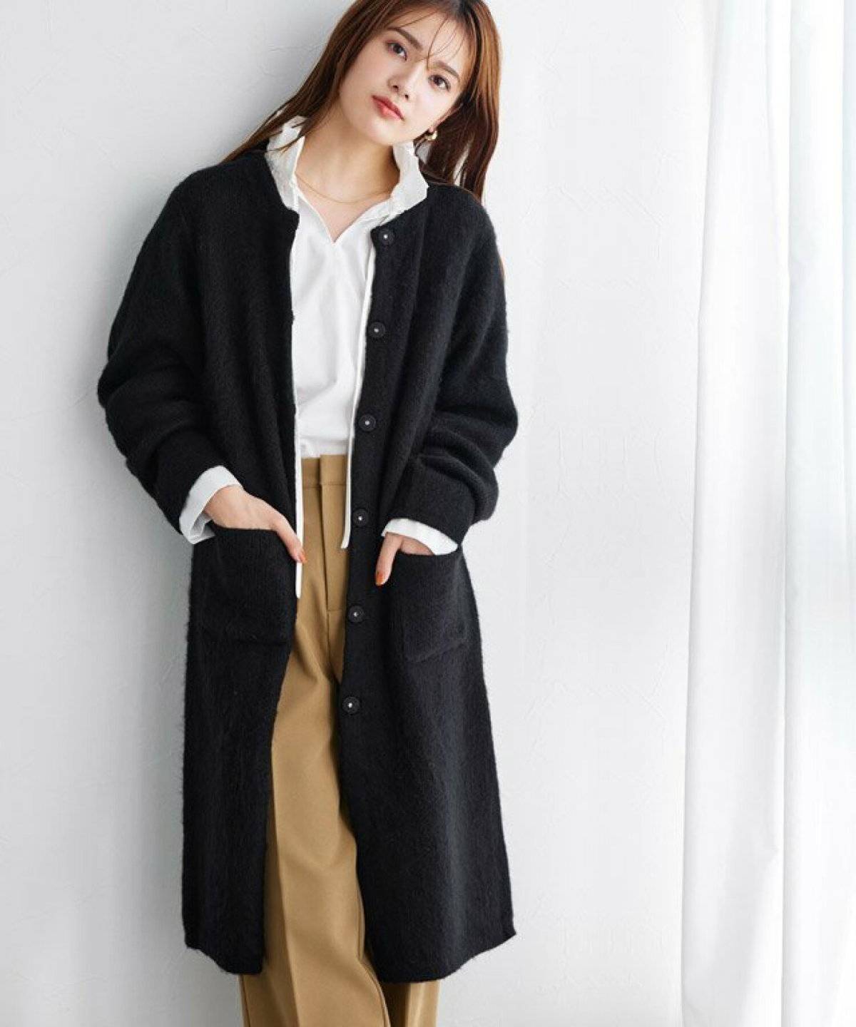 パンツコーデの女性