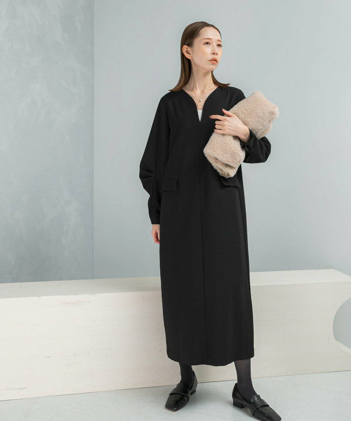 ワンピースコーデの女性