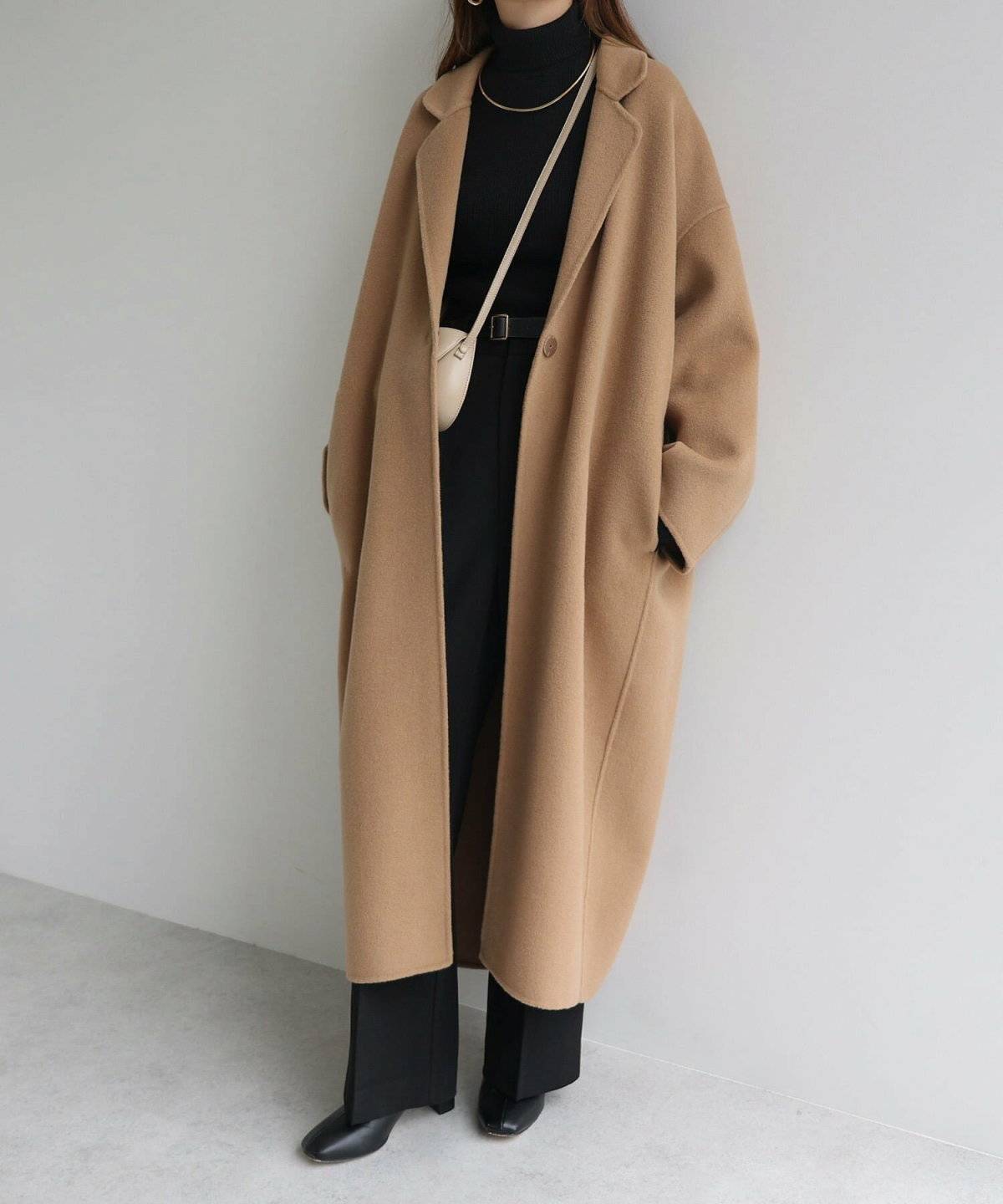 コクーンコート×ハイネックニットコーデ