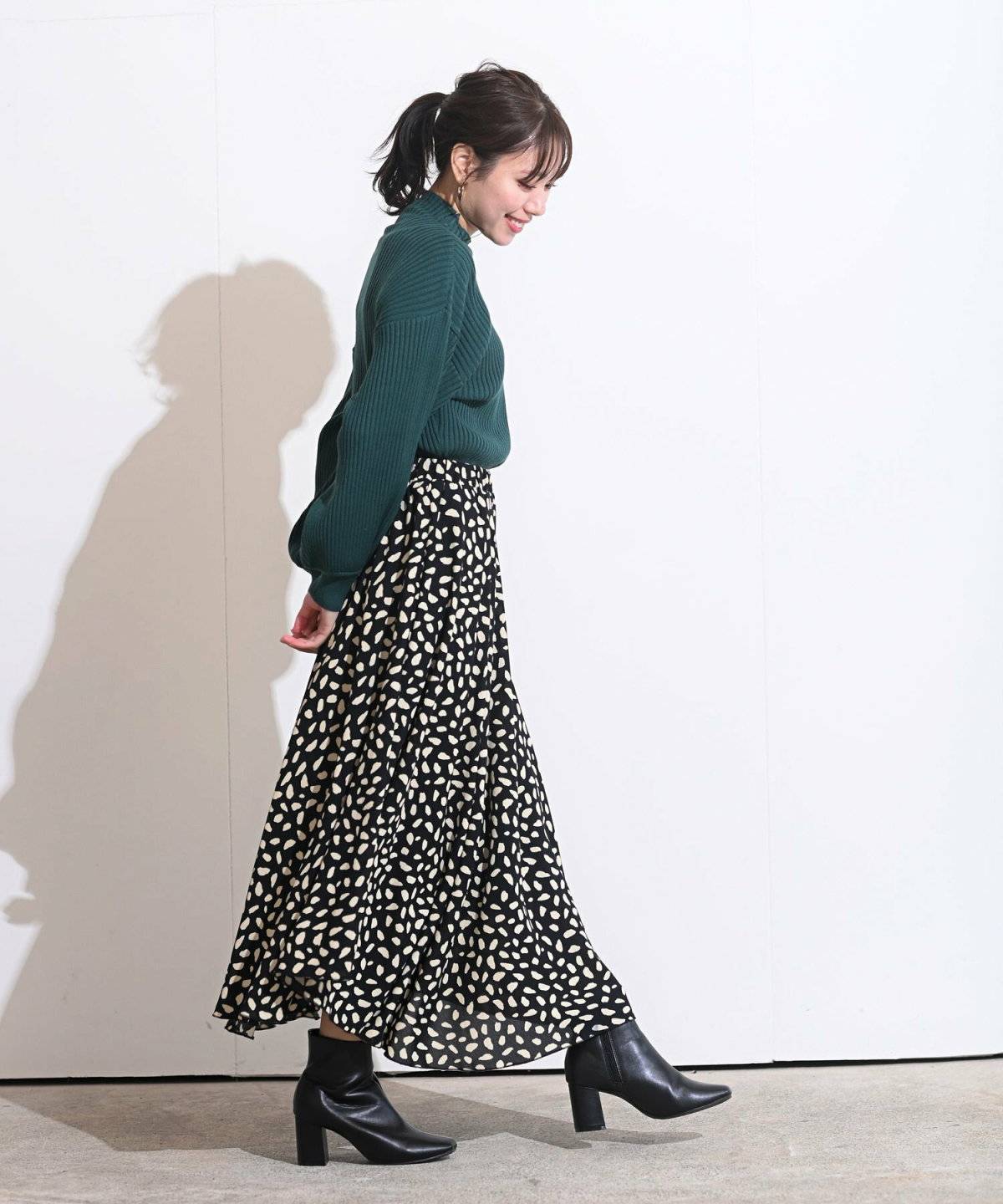 ボリューム袖ニットコーデ