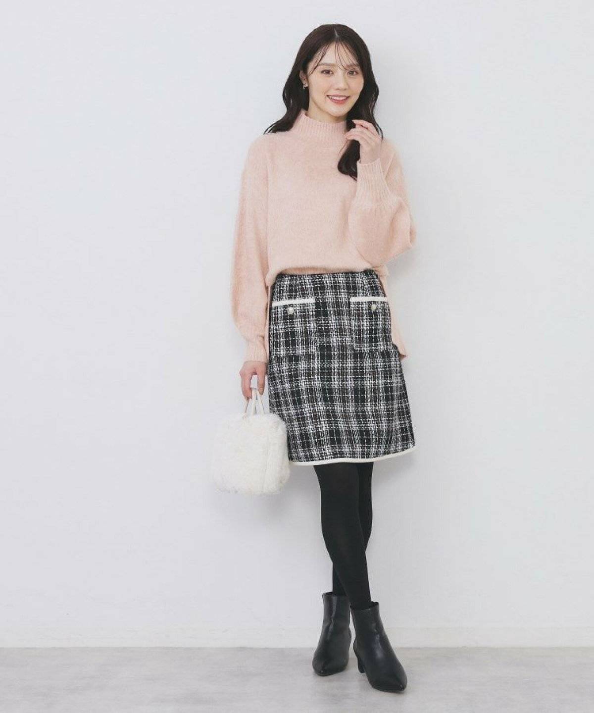 フォックスハイネックニット×スカートコーデ