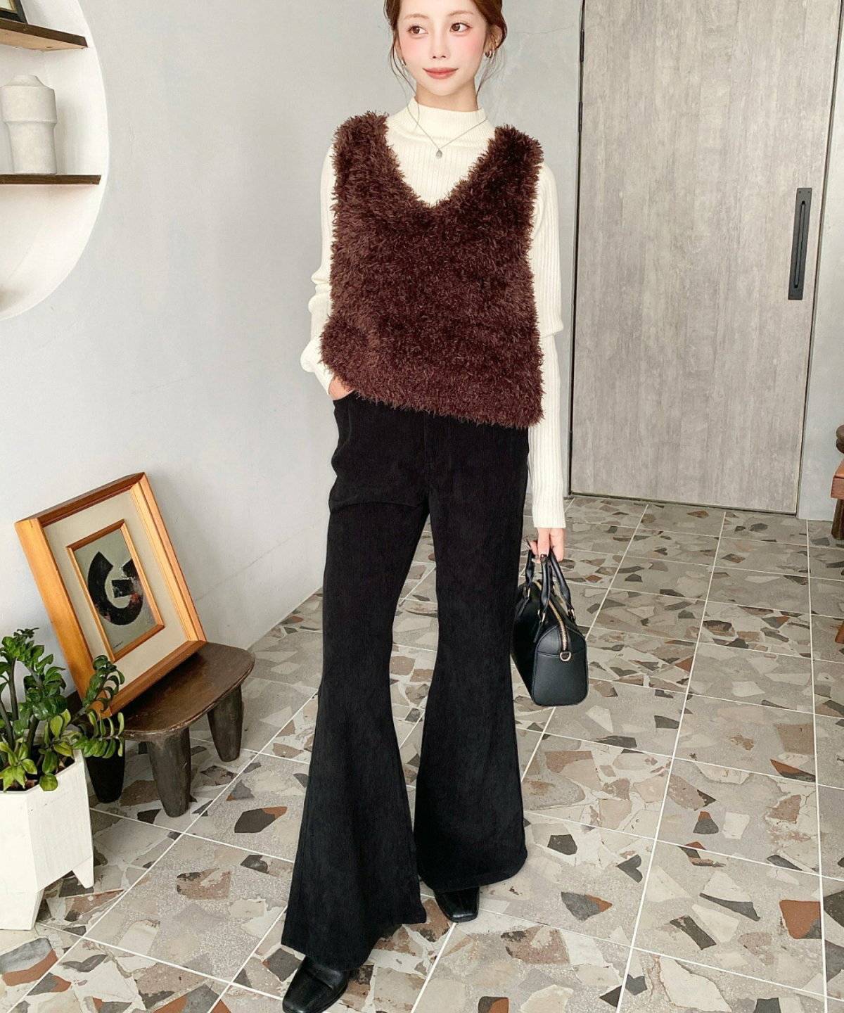 フレアコーデュロイパンツコーデ