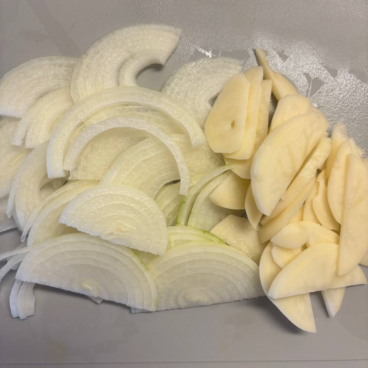 JAグループ公式の「ジャガイモ玉ねぎの簡単オムレツ」のレシピ