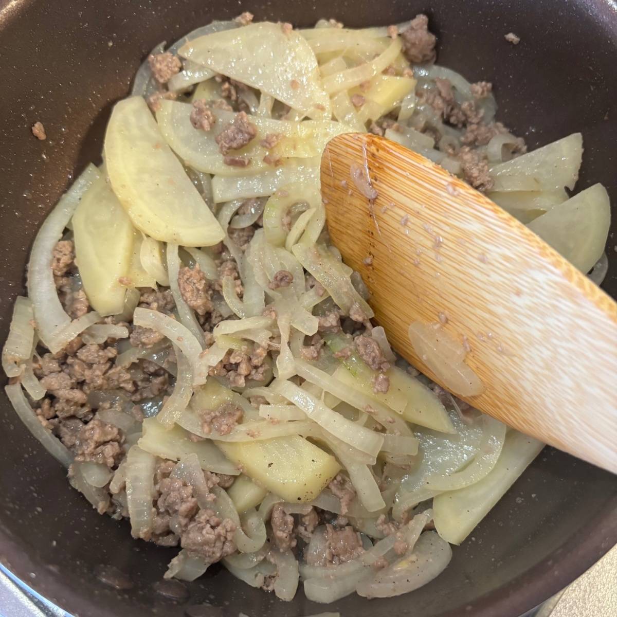 JAグループ公式の「ジャガイモ玉ねぎの簡単オムレツ」のレシピ