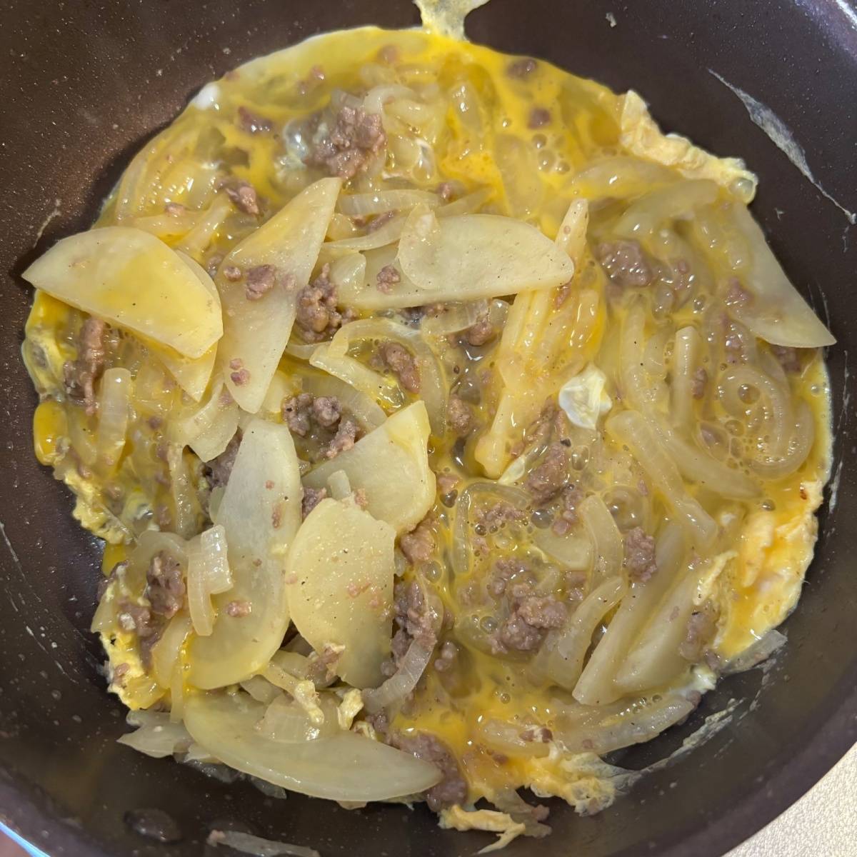 JAグループ公式の「ジャガイモ玉ねぎの簡単オムレツ」のレシピ