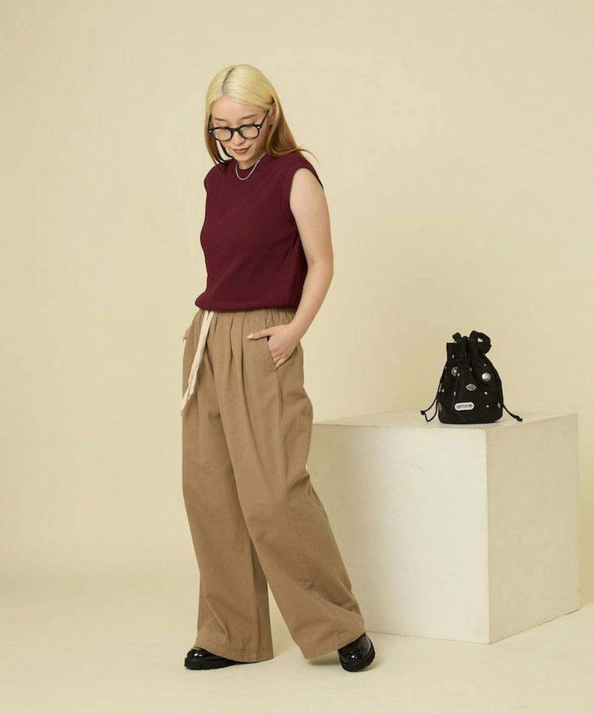 夏コーデの女性