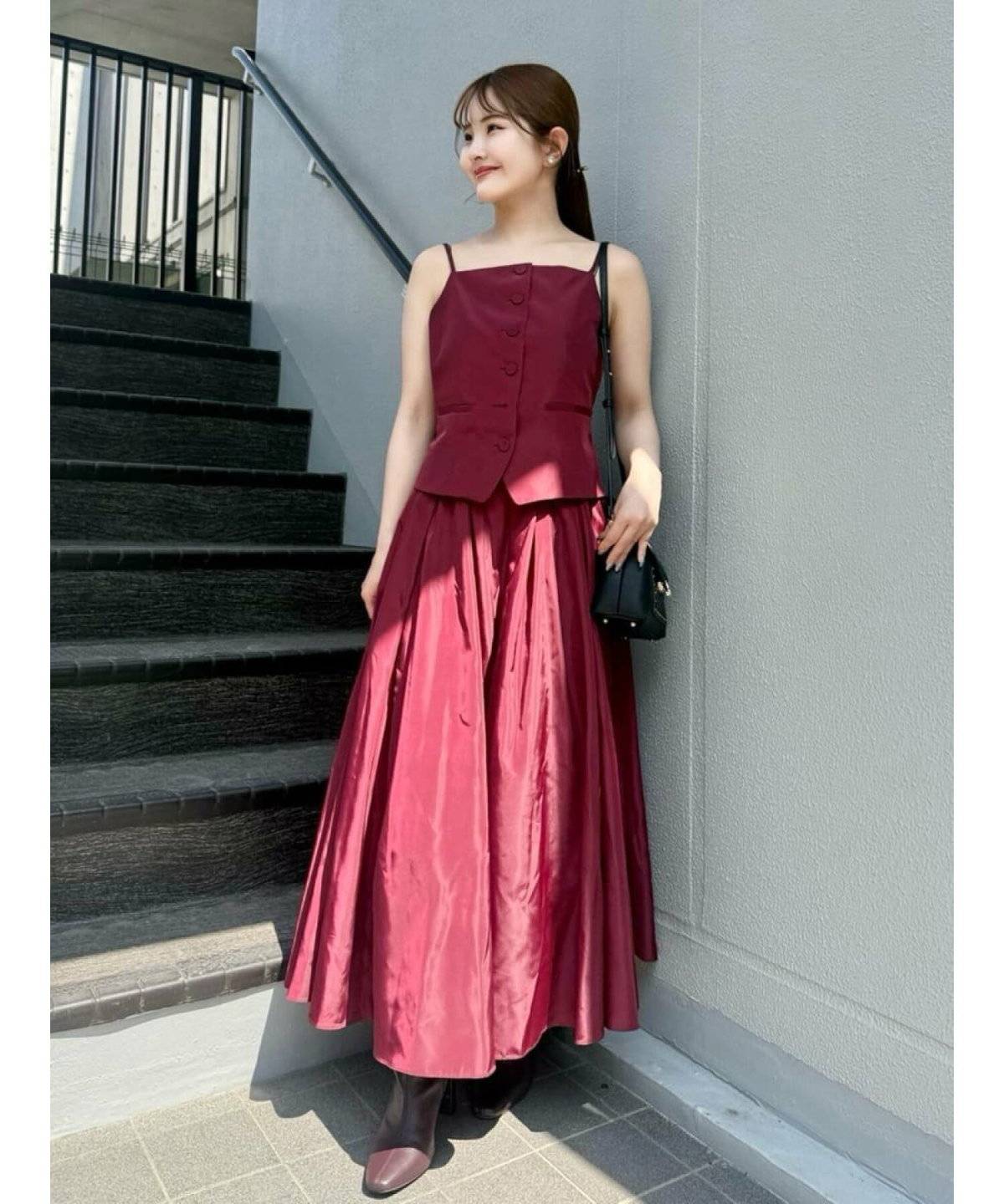 ワンピースコーデの女性