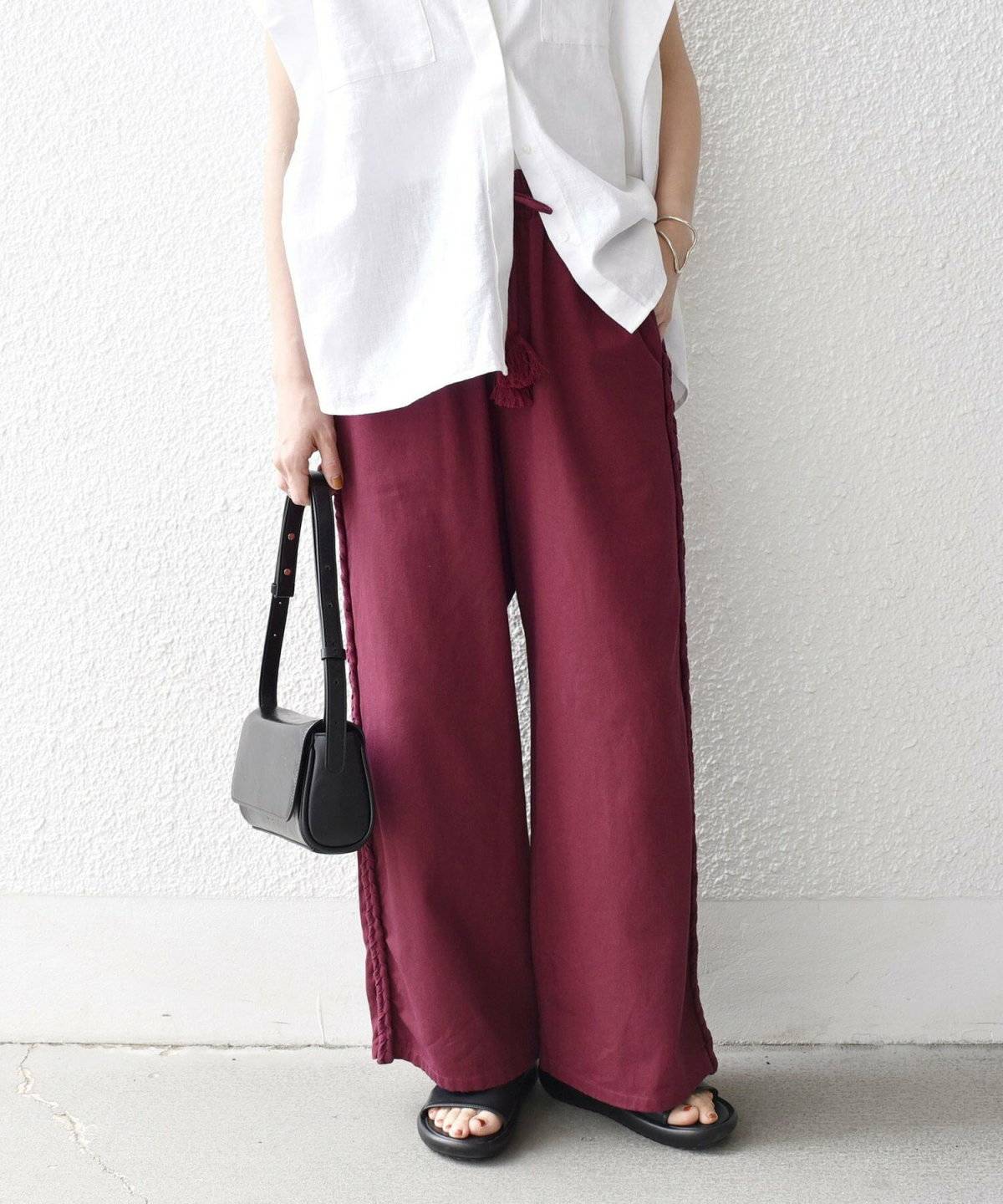 夏コーデの女性