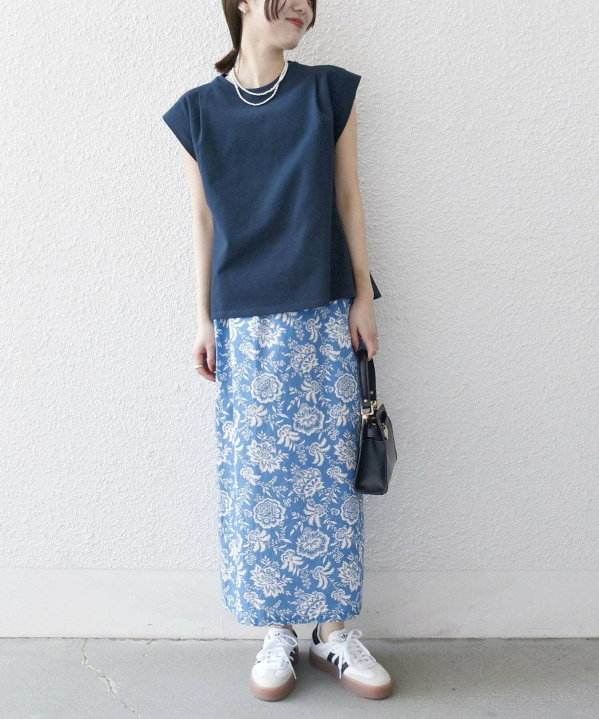 夏コーデの女性