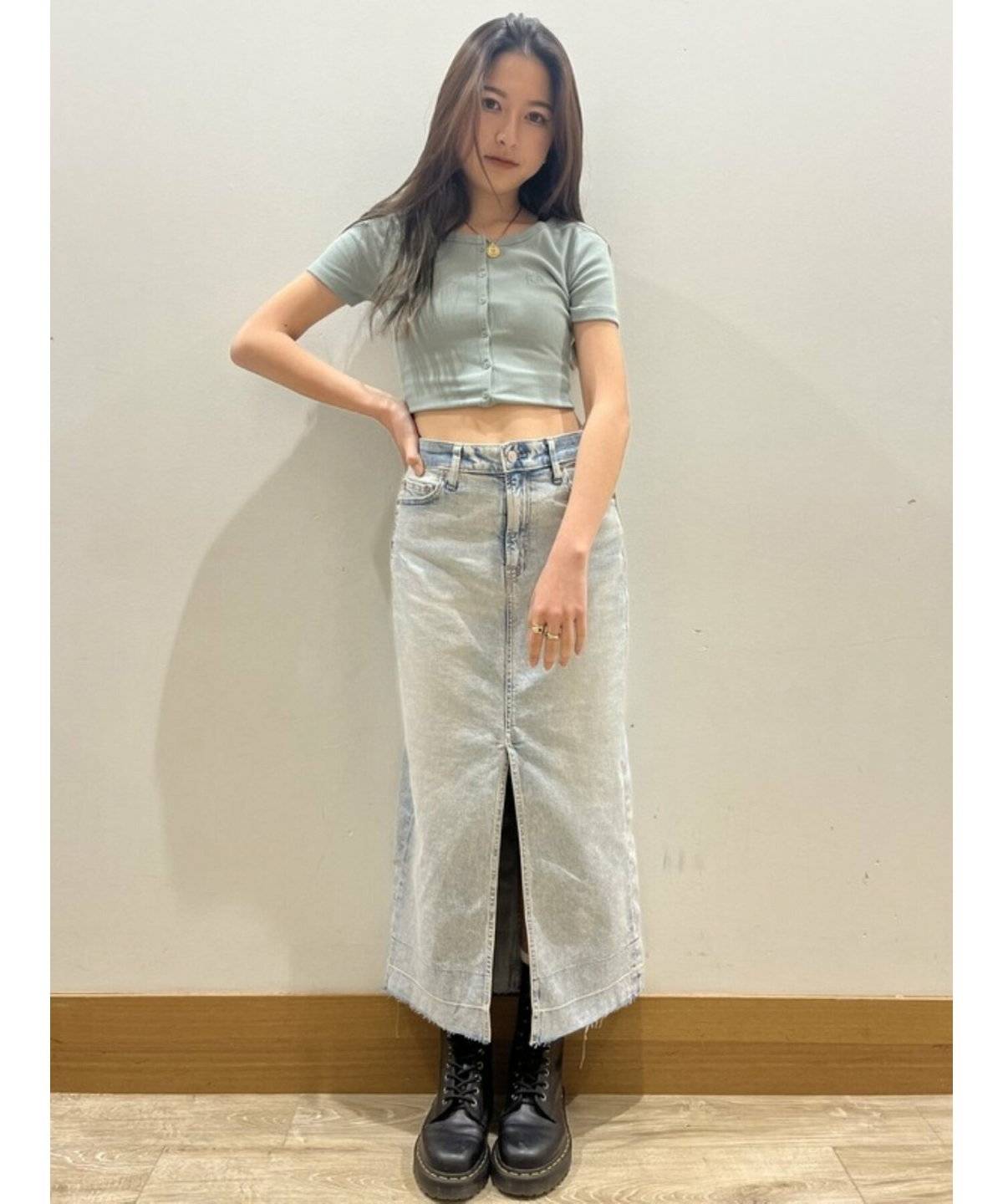 夏コーデの女性