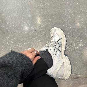 アクティブな日にぴったり！歩きやすい＆疲れにくい「asics」の名品スニーカー