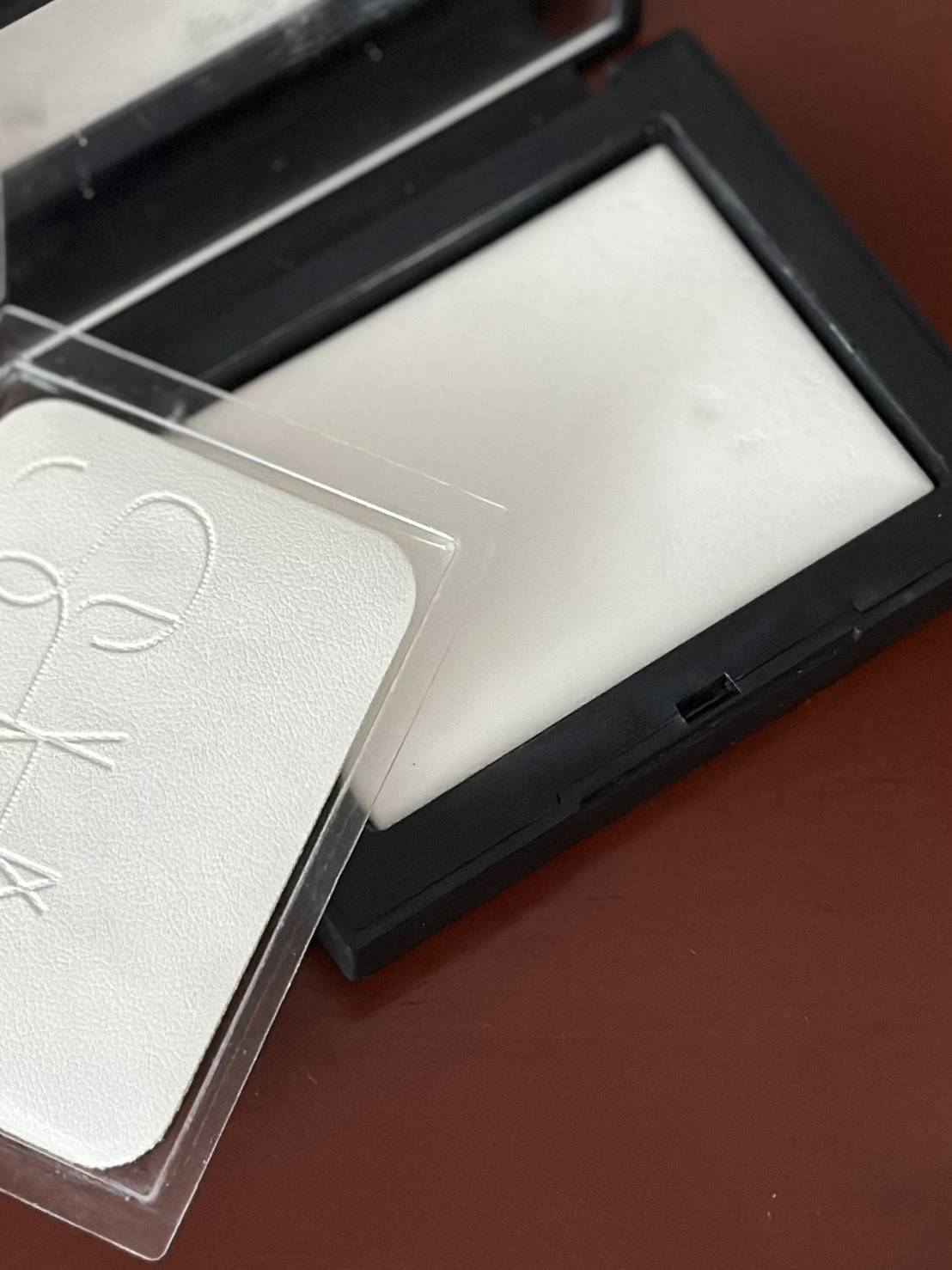 NARS「ライトリフレクティングセッティングパウダー プレスト N」