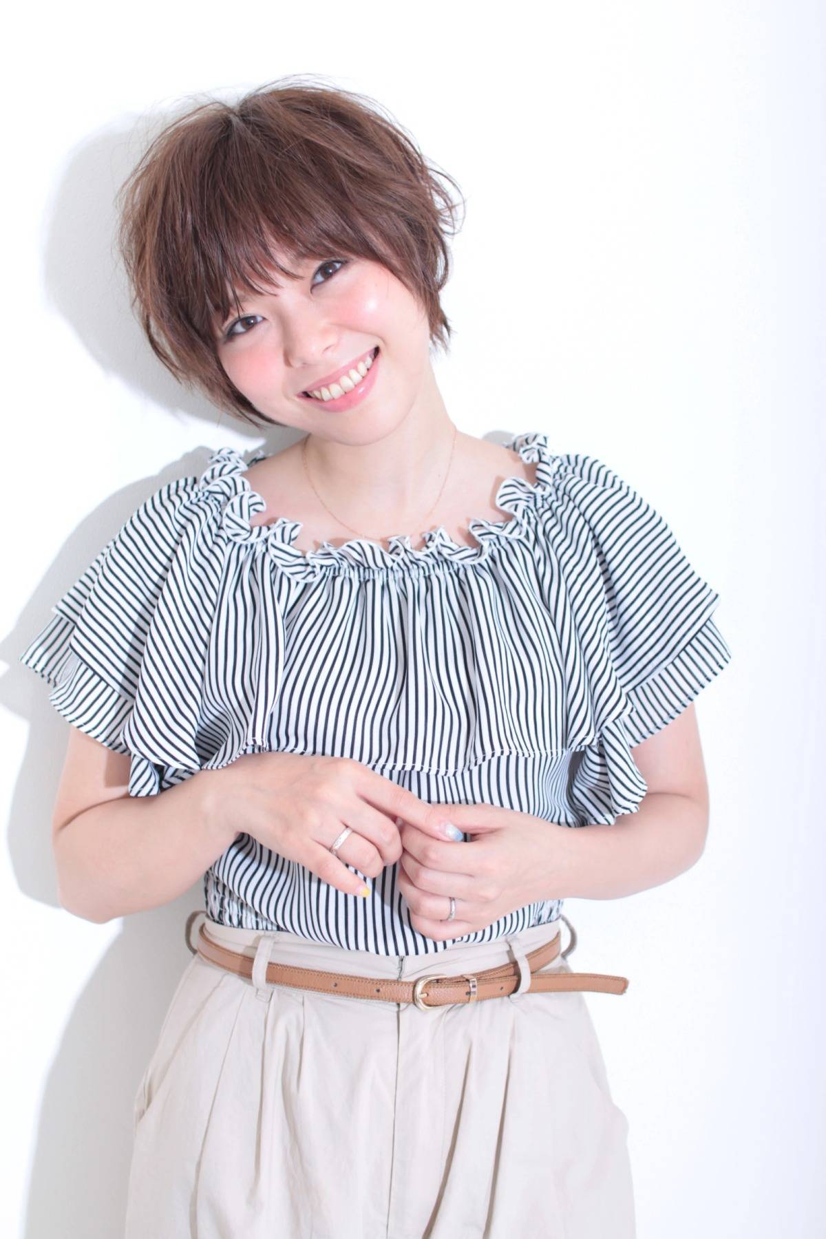 抜け感レイヤーショート