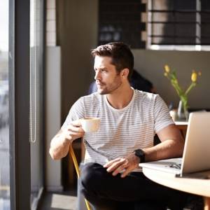 「結局自分が一番好き」。ナルシスト男と恋愛しない方がいい理由4つ