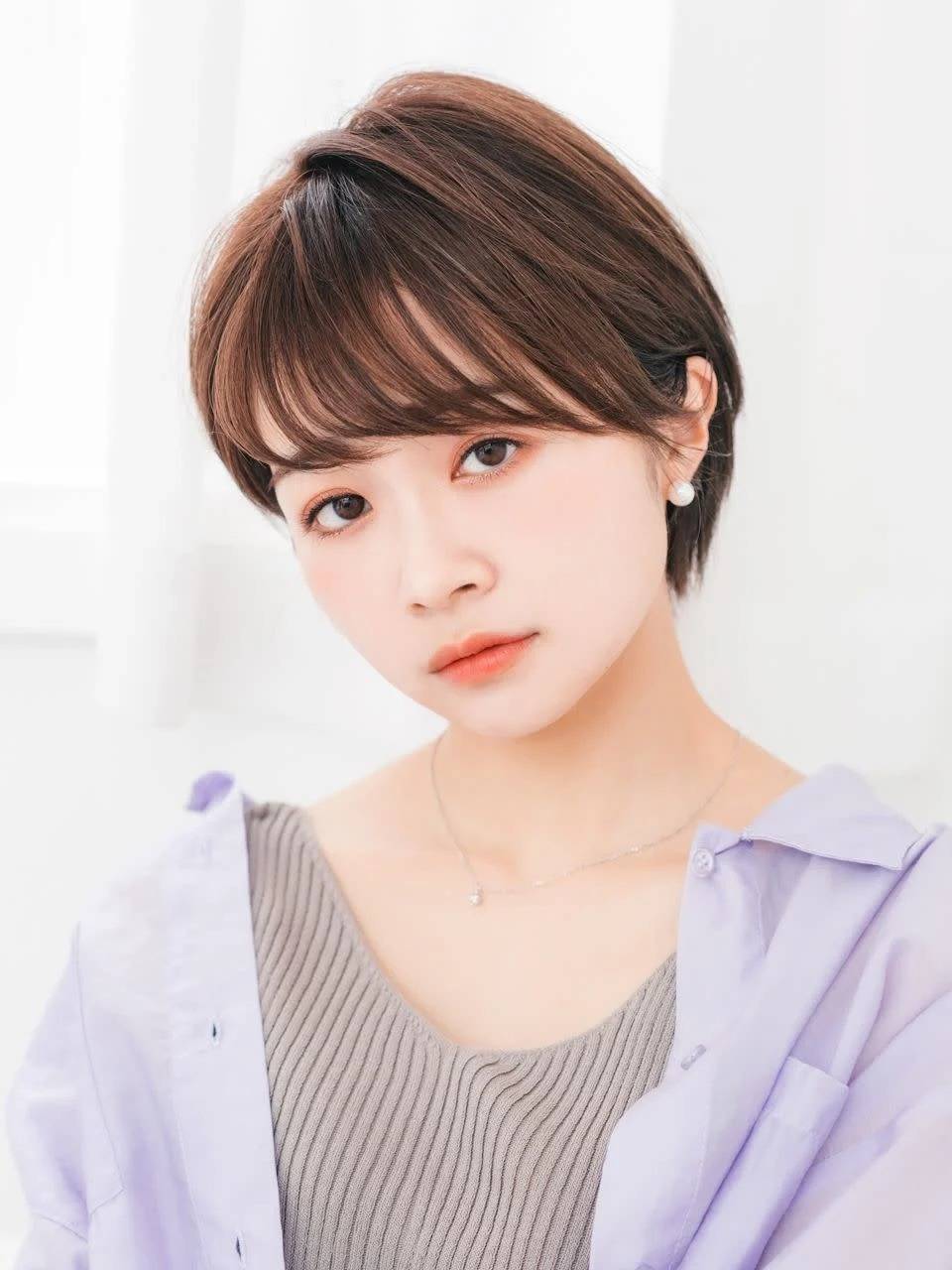 フェミニン耳掛けショート