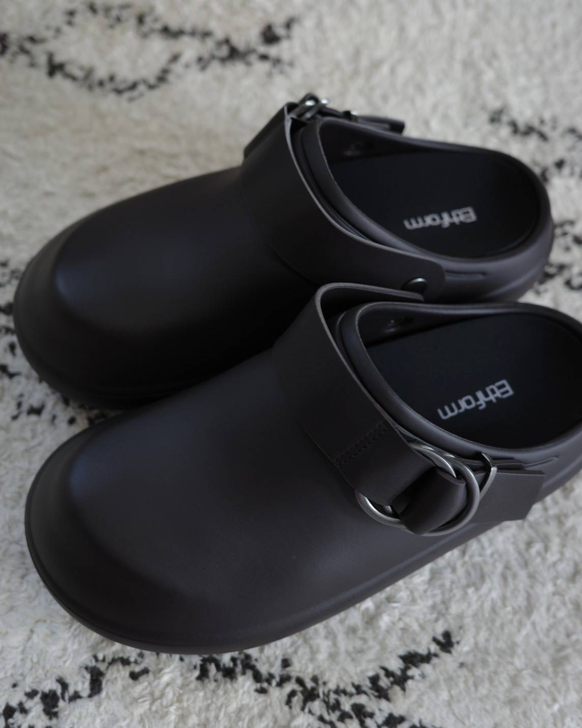 Ethformのサボサンダル(ブラウン)