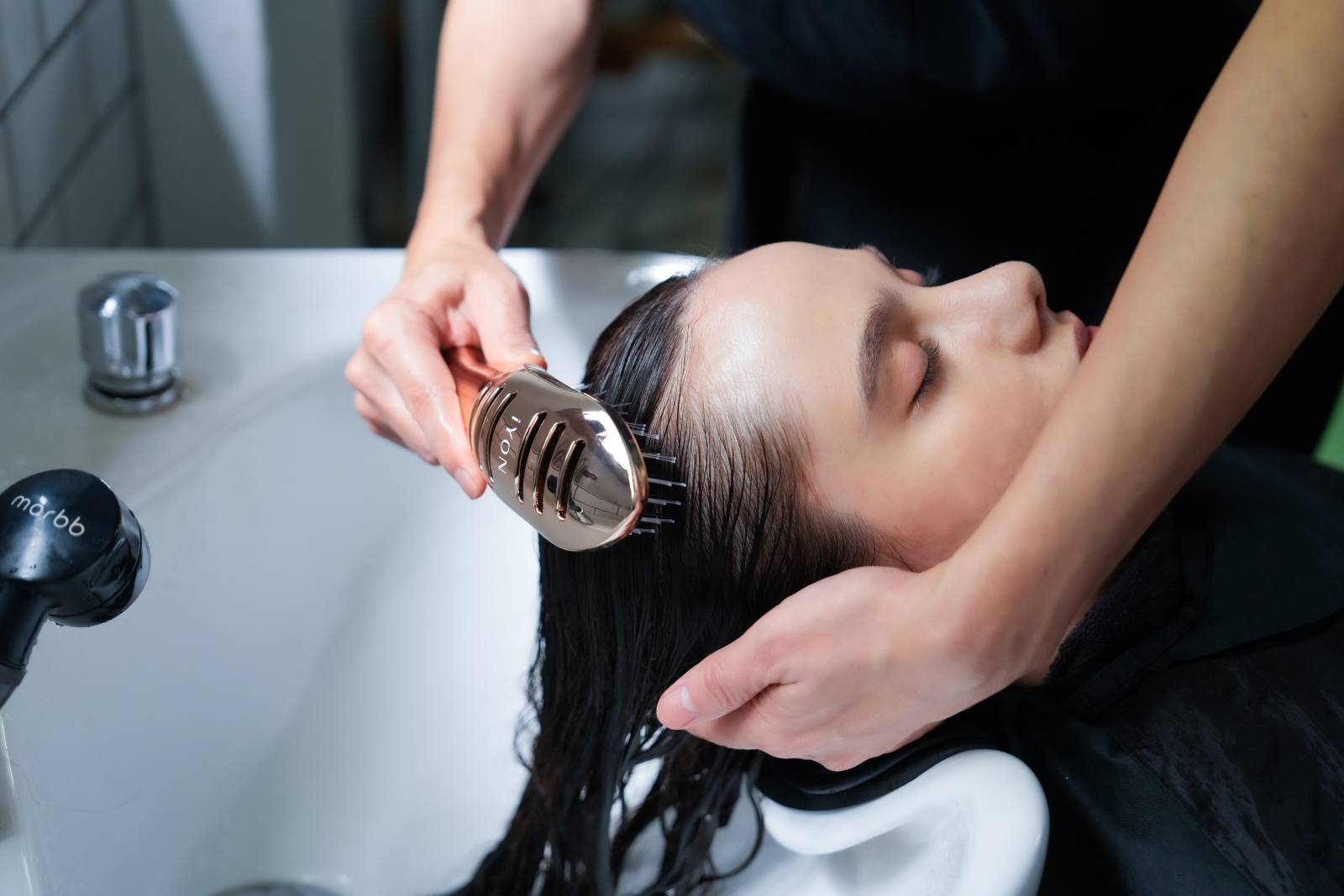 iYONイオントリートメントブラシ