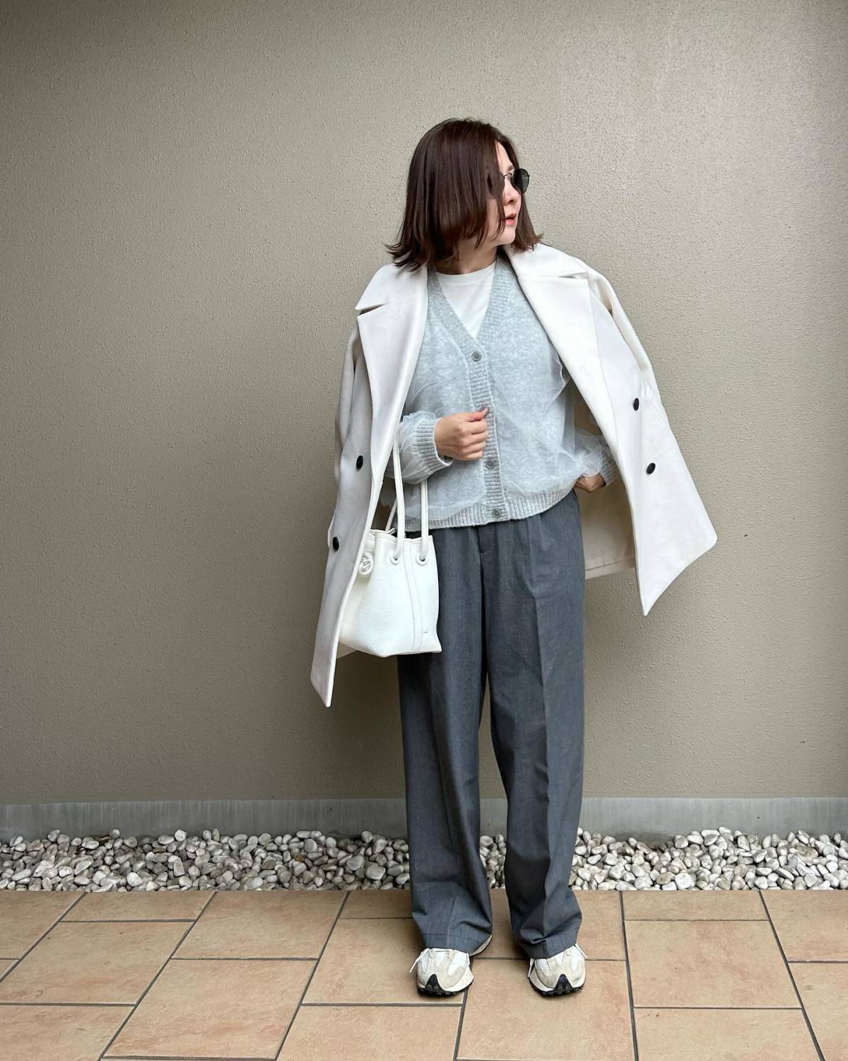 アウターを肩掛けする！