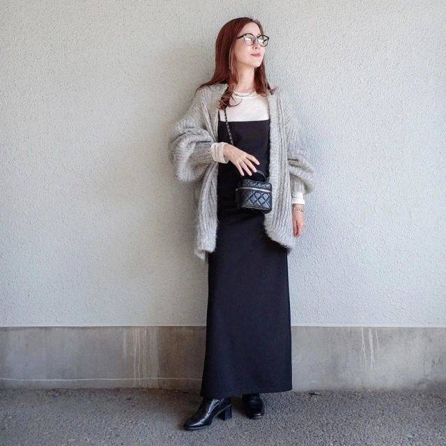 モノトーンコーデ×グレーカーディガン