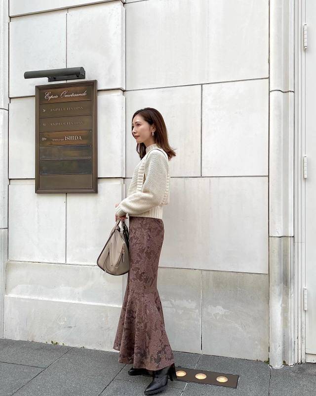 ニット×レーススカート