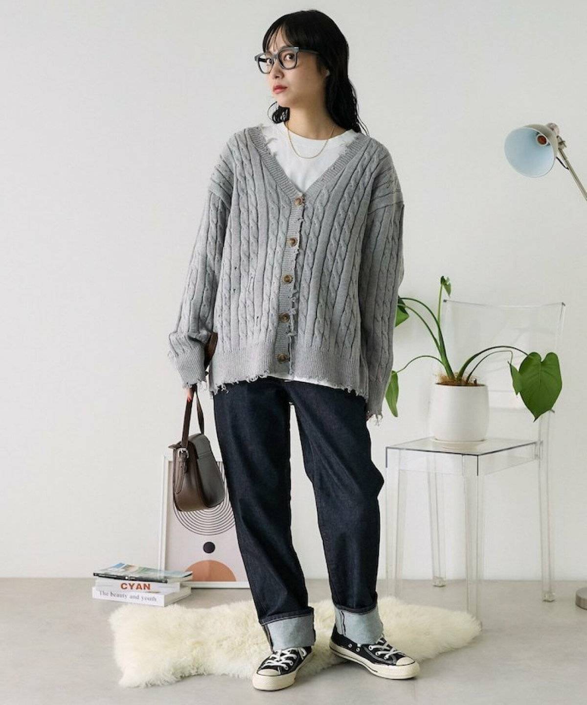 ケーブルニットカーディガンコーデ