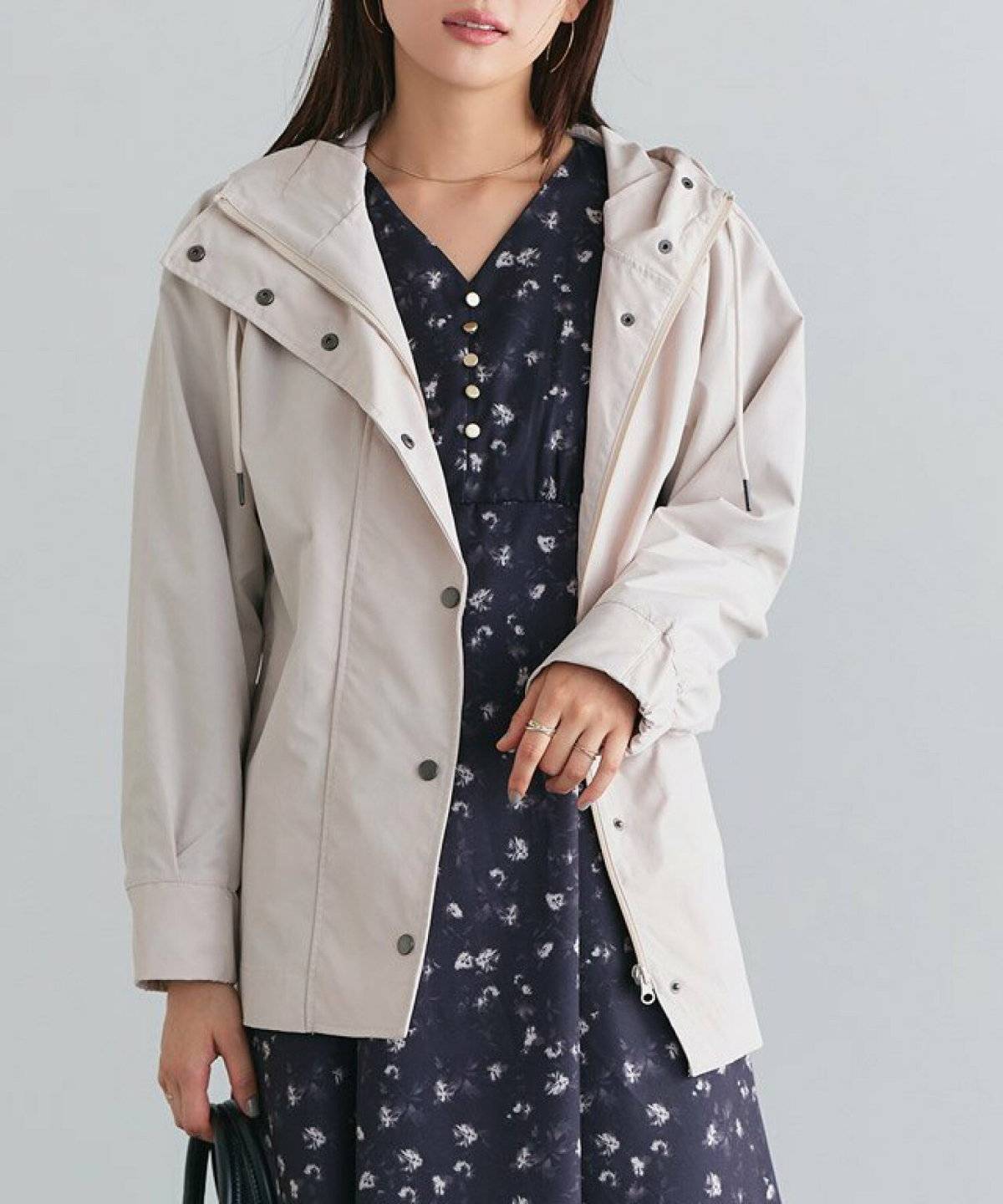 マウンテンパーカーコーデ