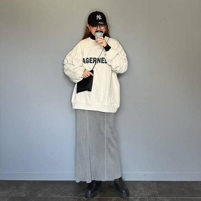 ロゴスウェット×ロングスカート