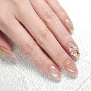 今すぐマネしたい。不器用さん向け「クリスマスリースネイル」のやり方