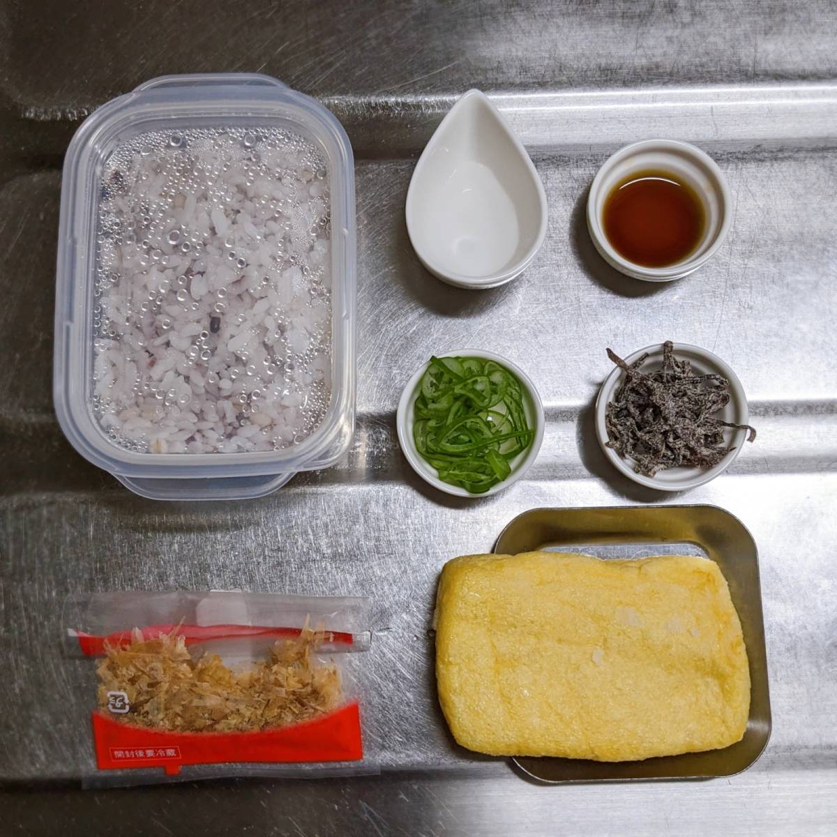 ヤマキ公式の「だしうま！おかか昆布と油揚げのおにぎり」のレシピ