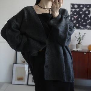 ゆるっと羽織るだけで今っぽい♪すっきり小顔見えが叶う「セレクトモカ」Vネックカーデ