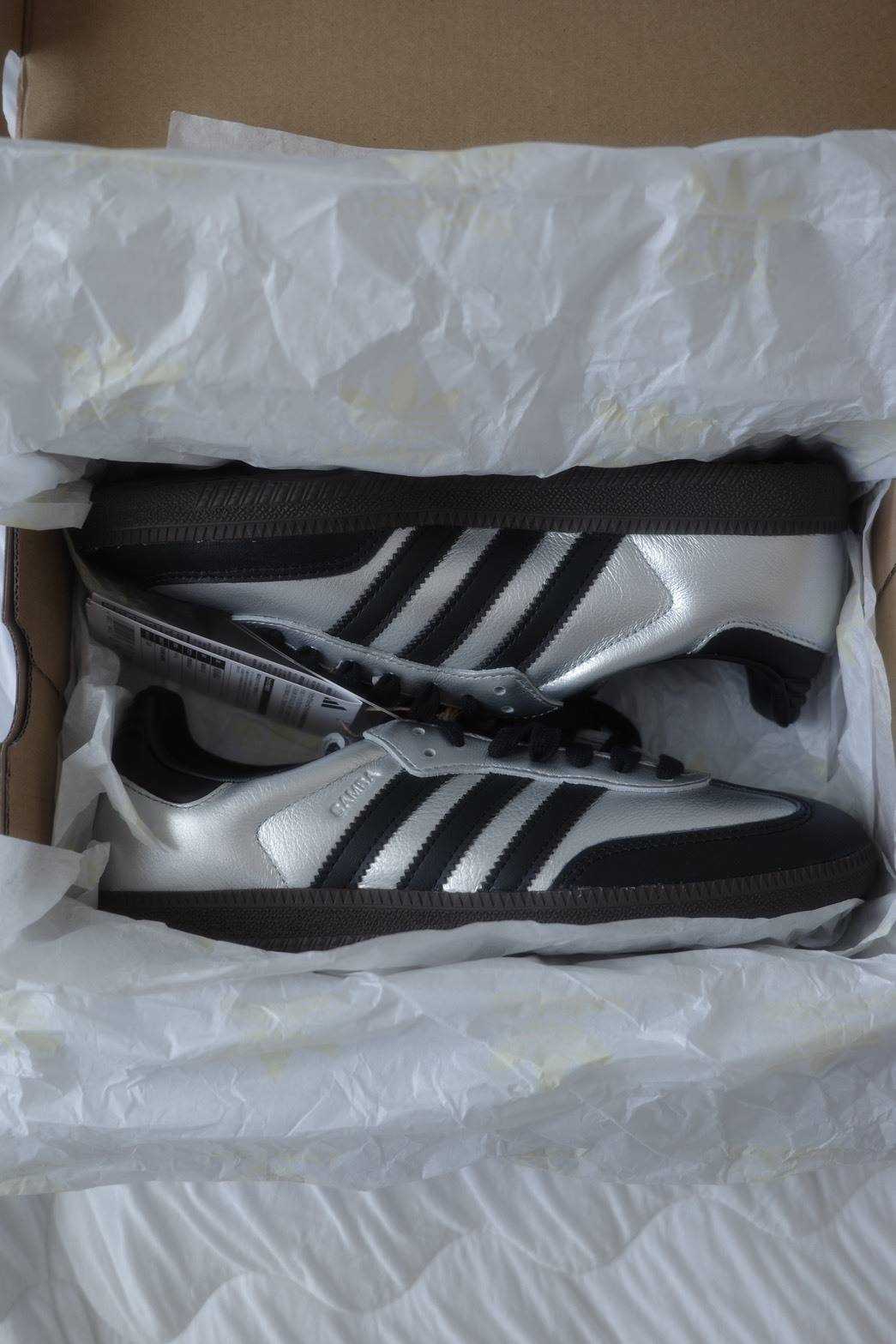 アディダス 「サンバ OG メタリック」