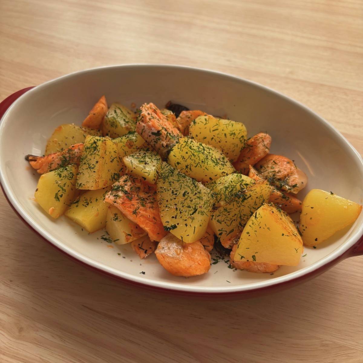 JAグループ公式の「サク！ホク！ジューシー鮭とじゃがいもの炒め物」のレシピ