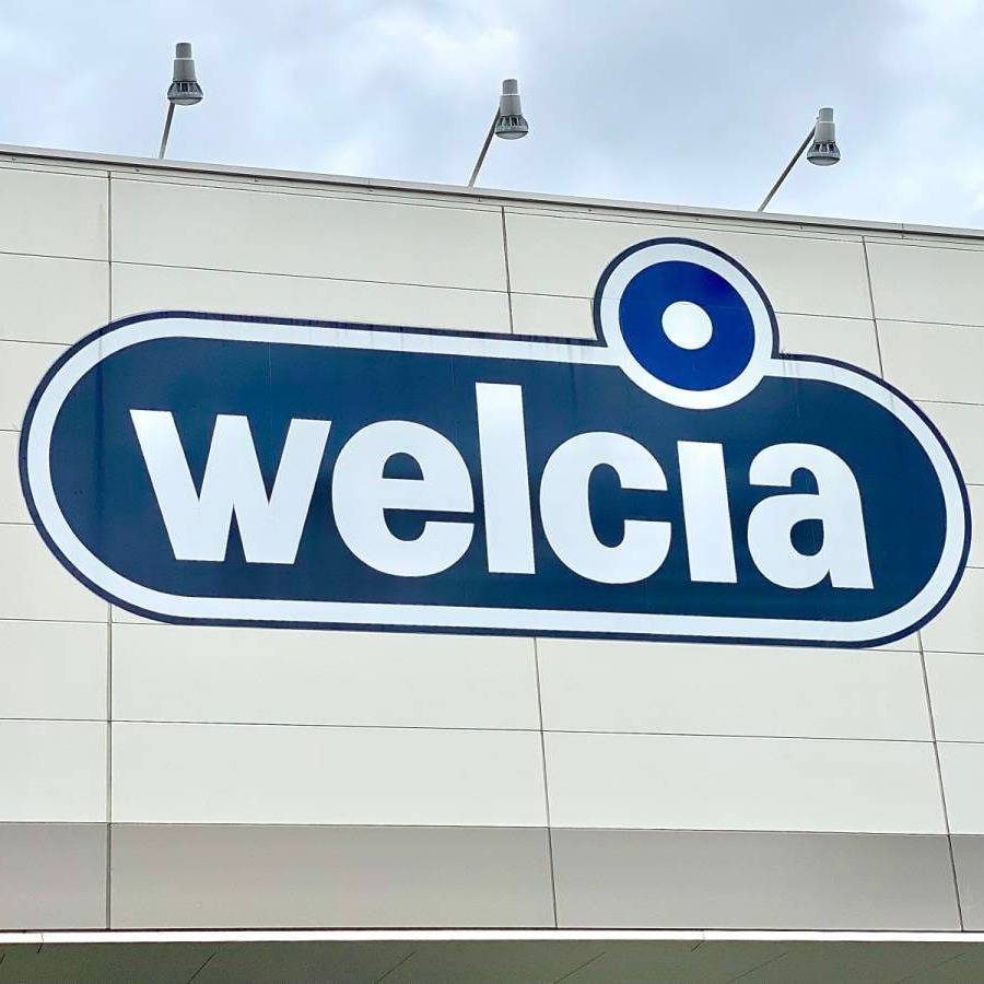 ウエルシアの看板