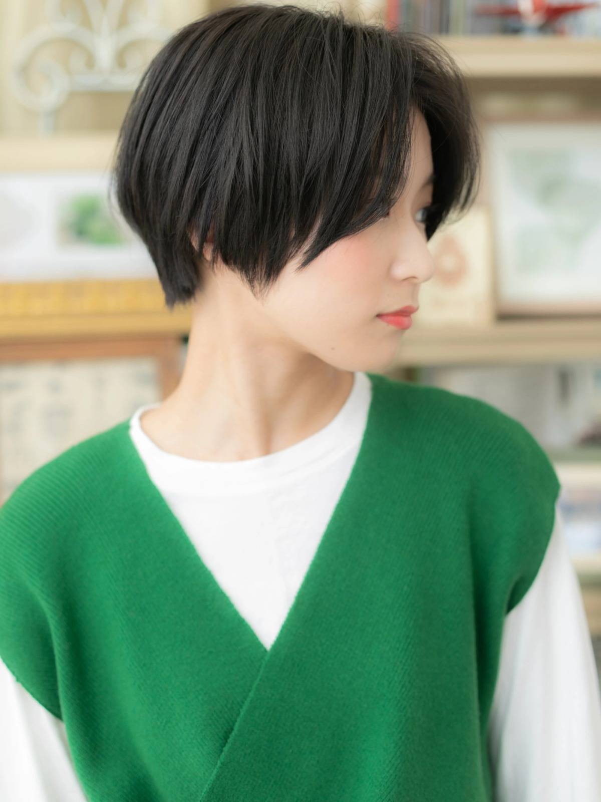 センターパート黒髪ショート