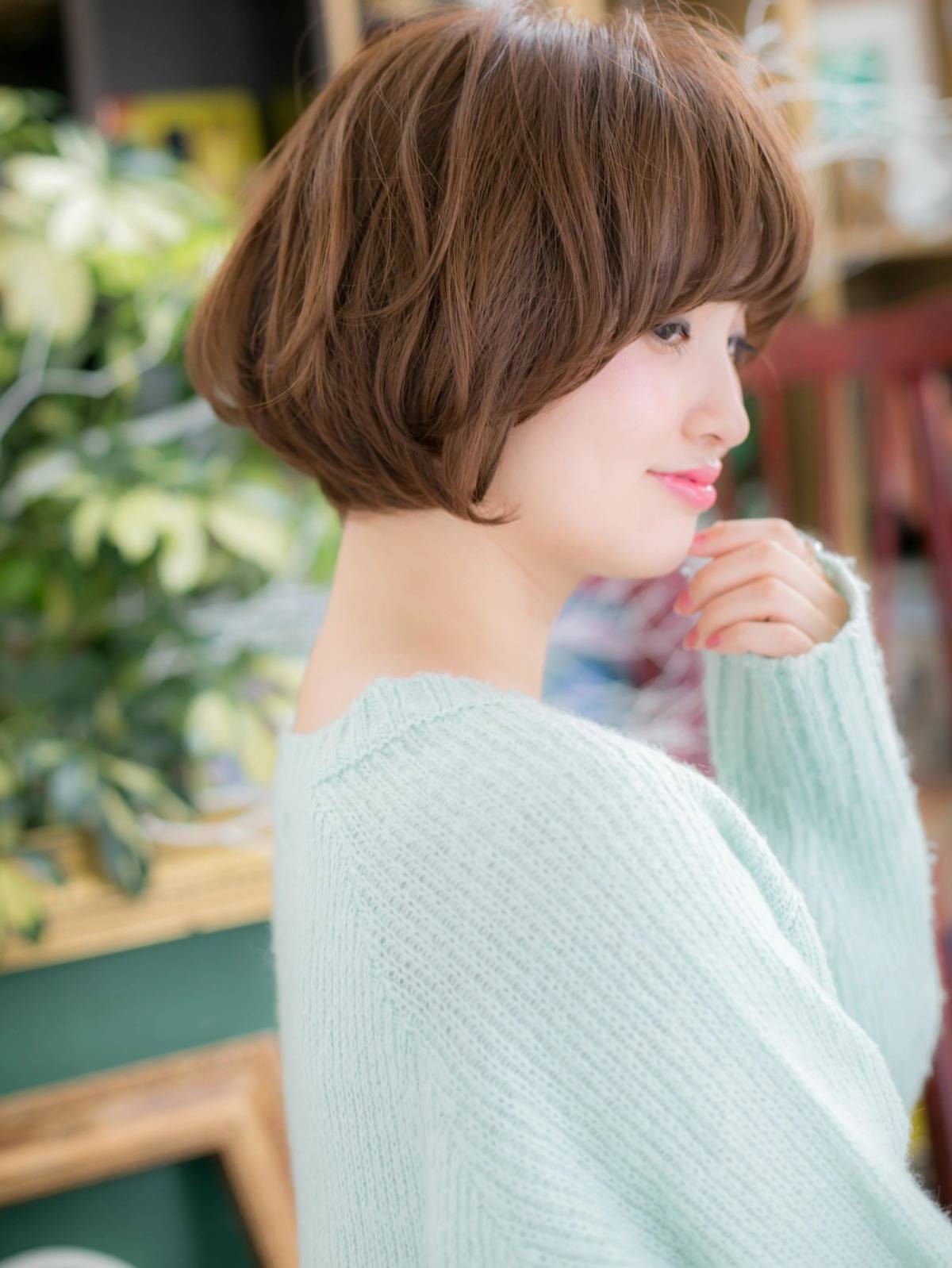 サイド長めフェミニンショート