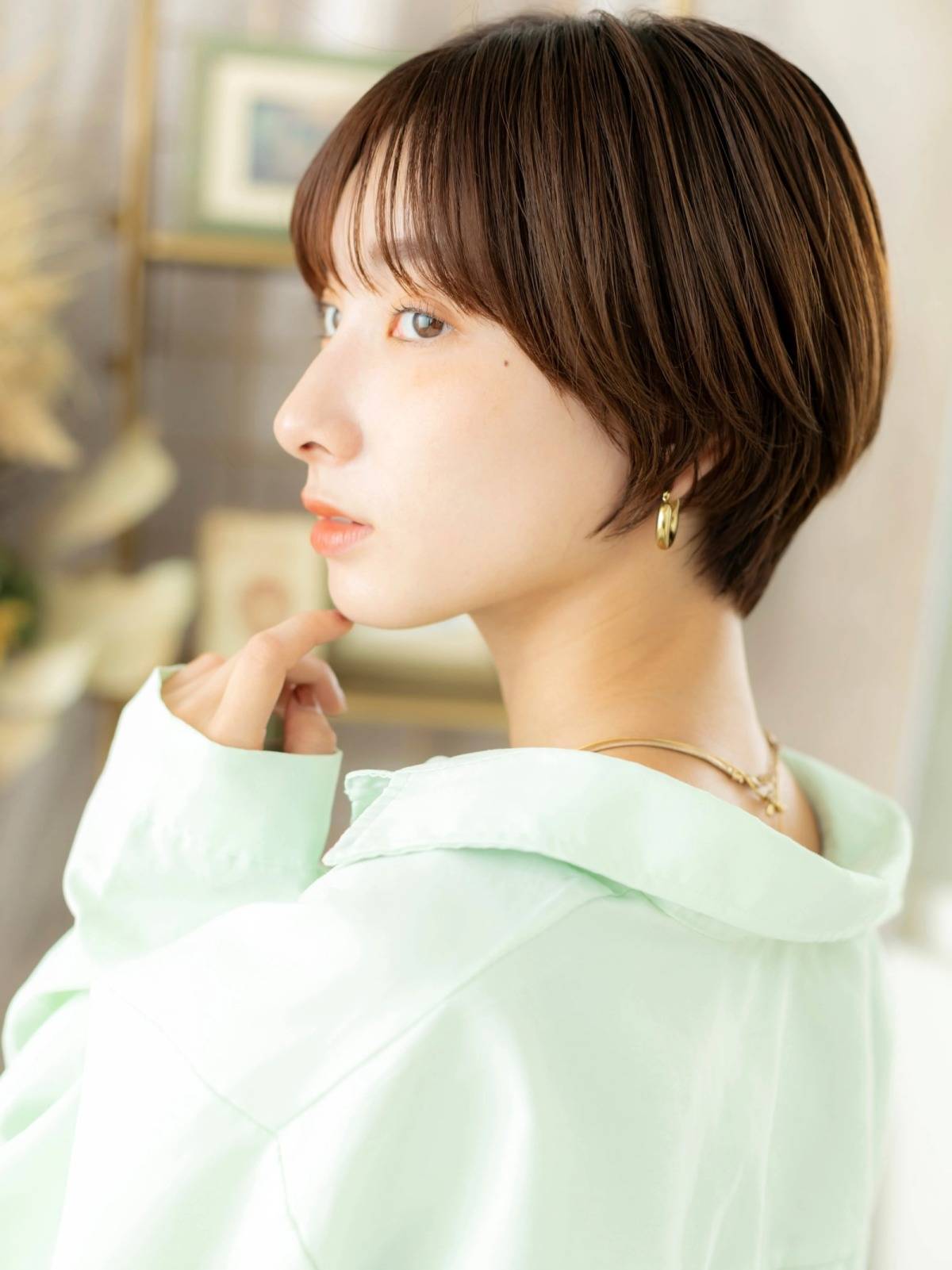 美シルエットのシンプルショート