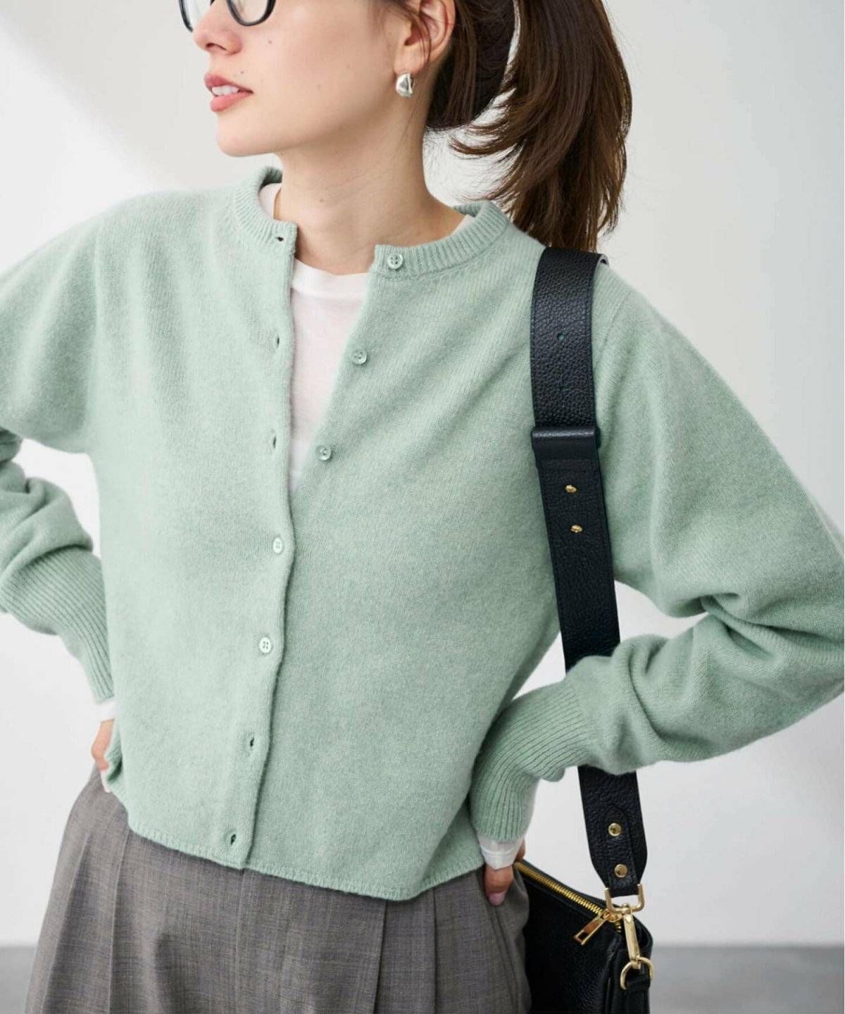 クルーネックカーディガンコーデ