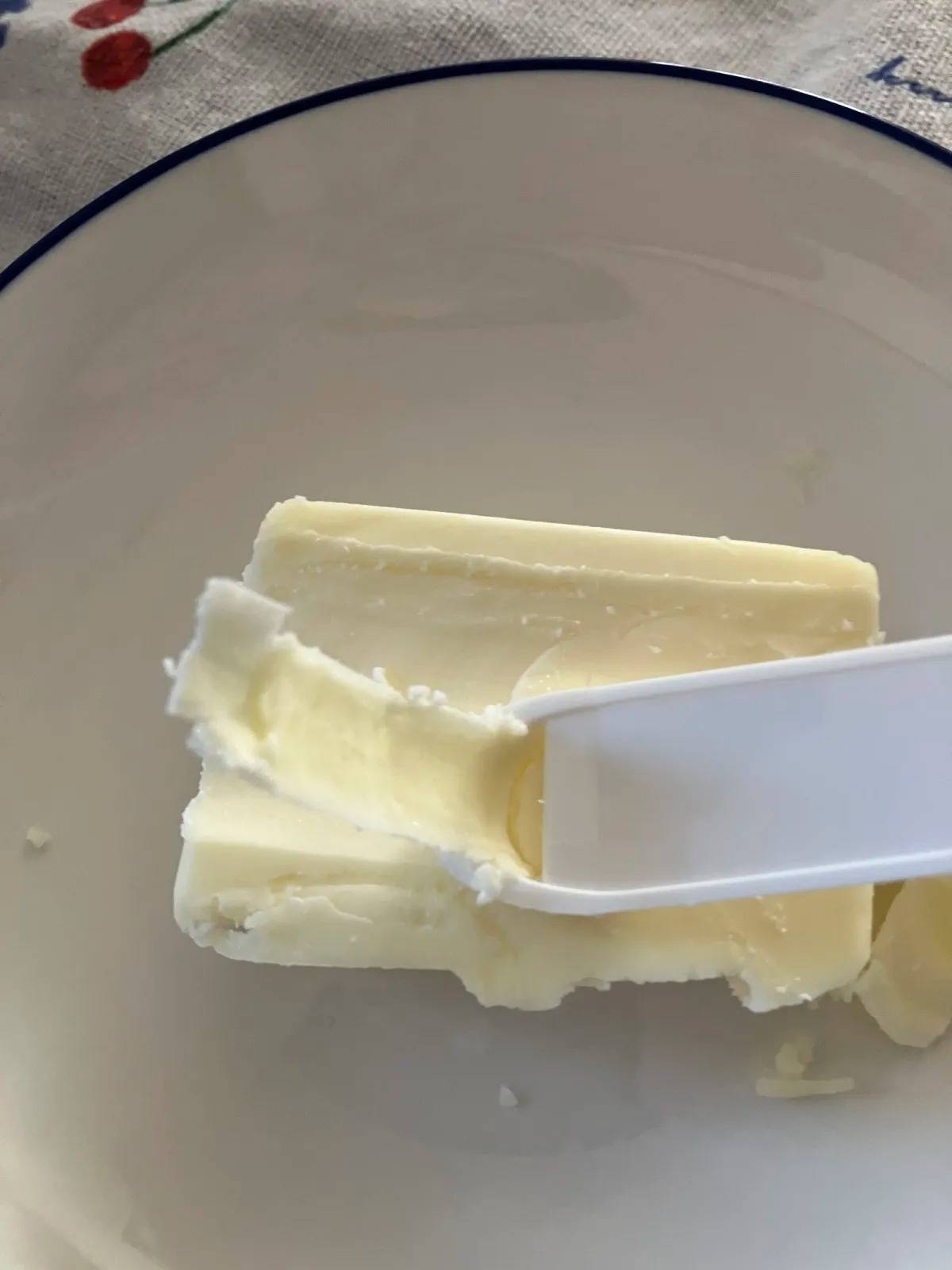 DAISO(ダイソー):ピーラー式バターナイフ