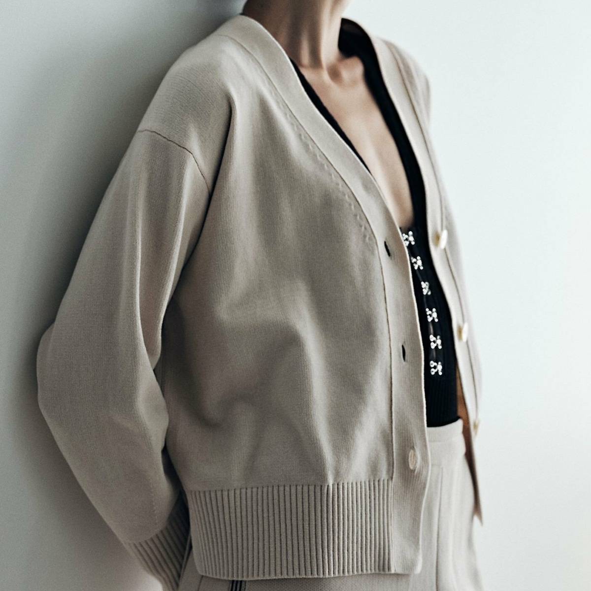 SALON adam et rope' Vネックカーディガン-CreamyCotton