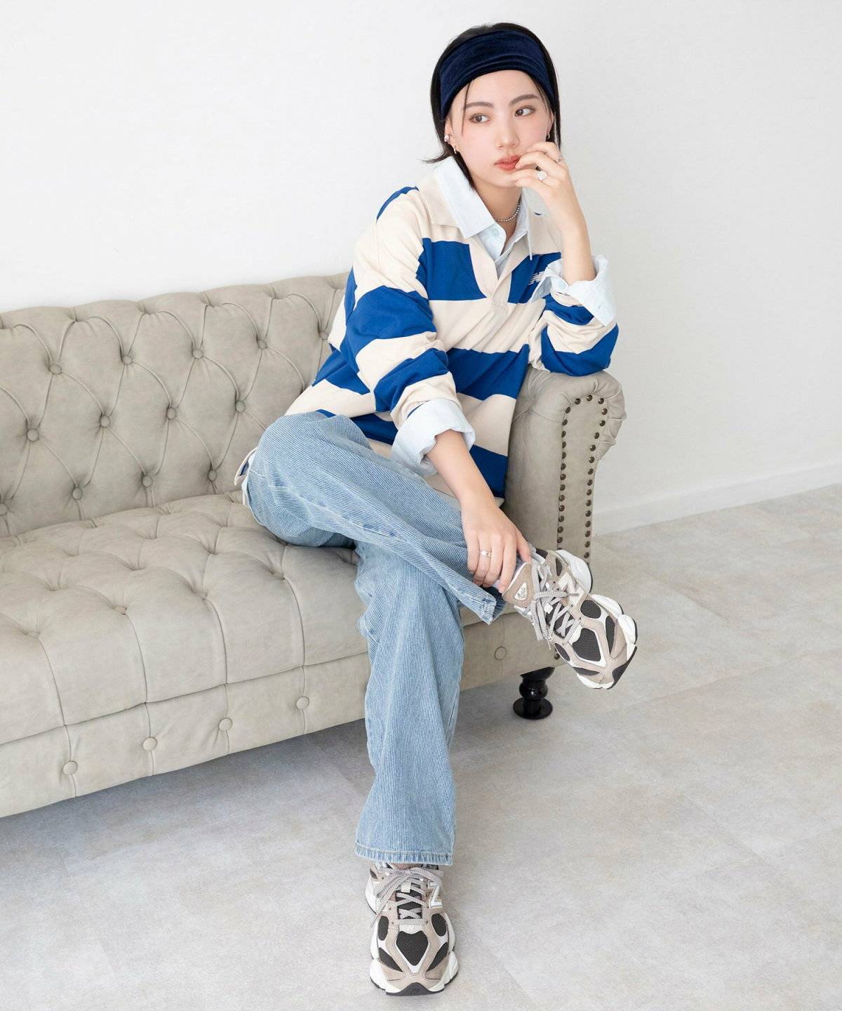 ポロシャツを着た女性