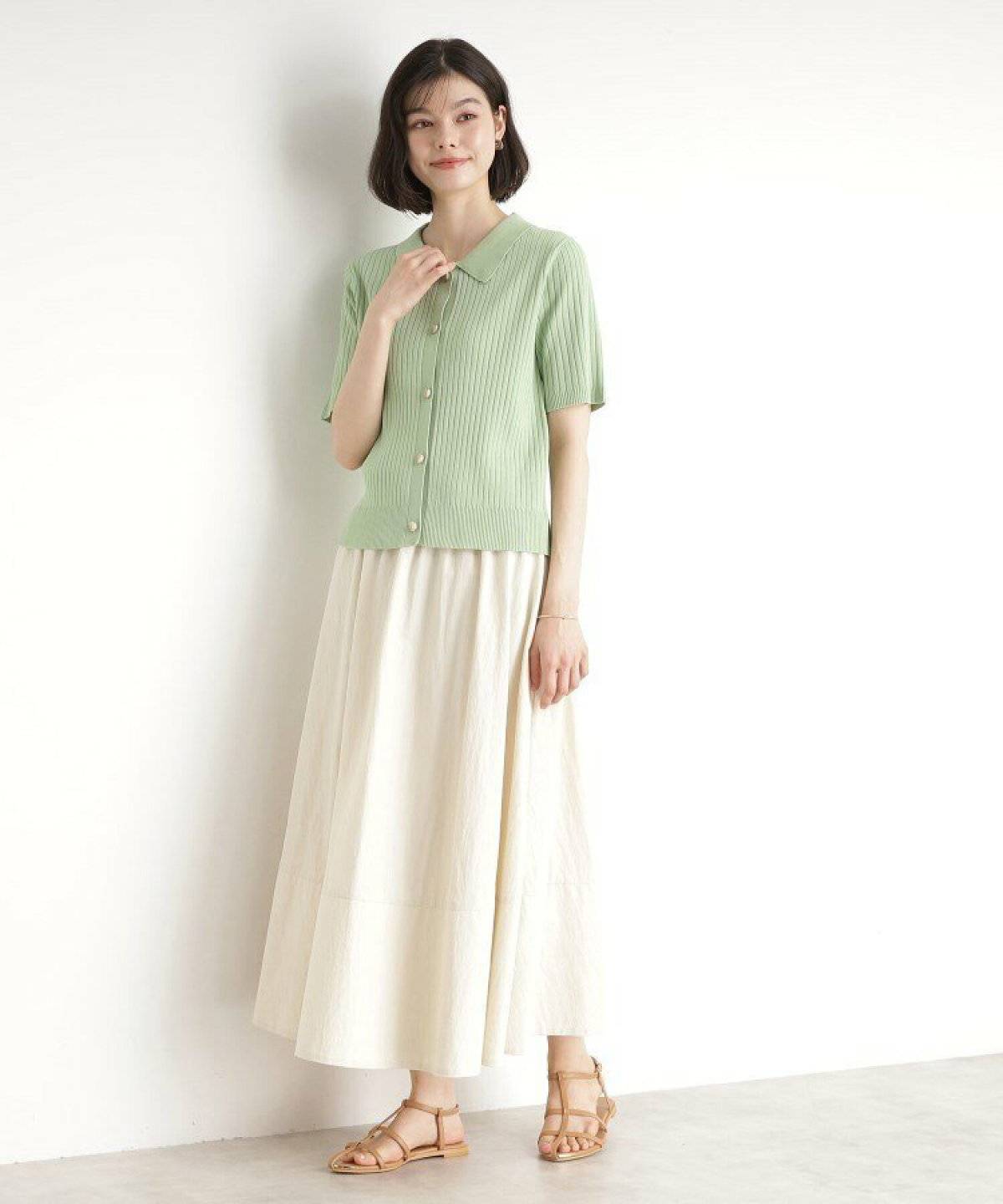 ポロシャツを着た女性