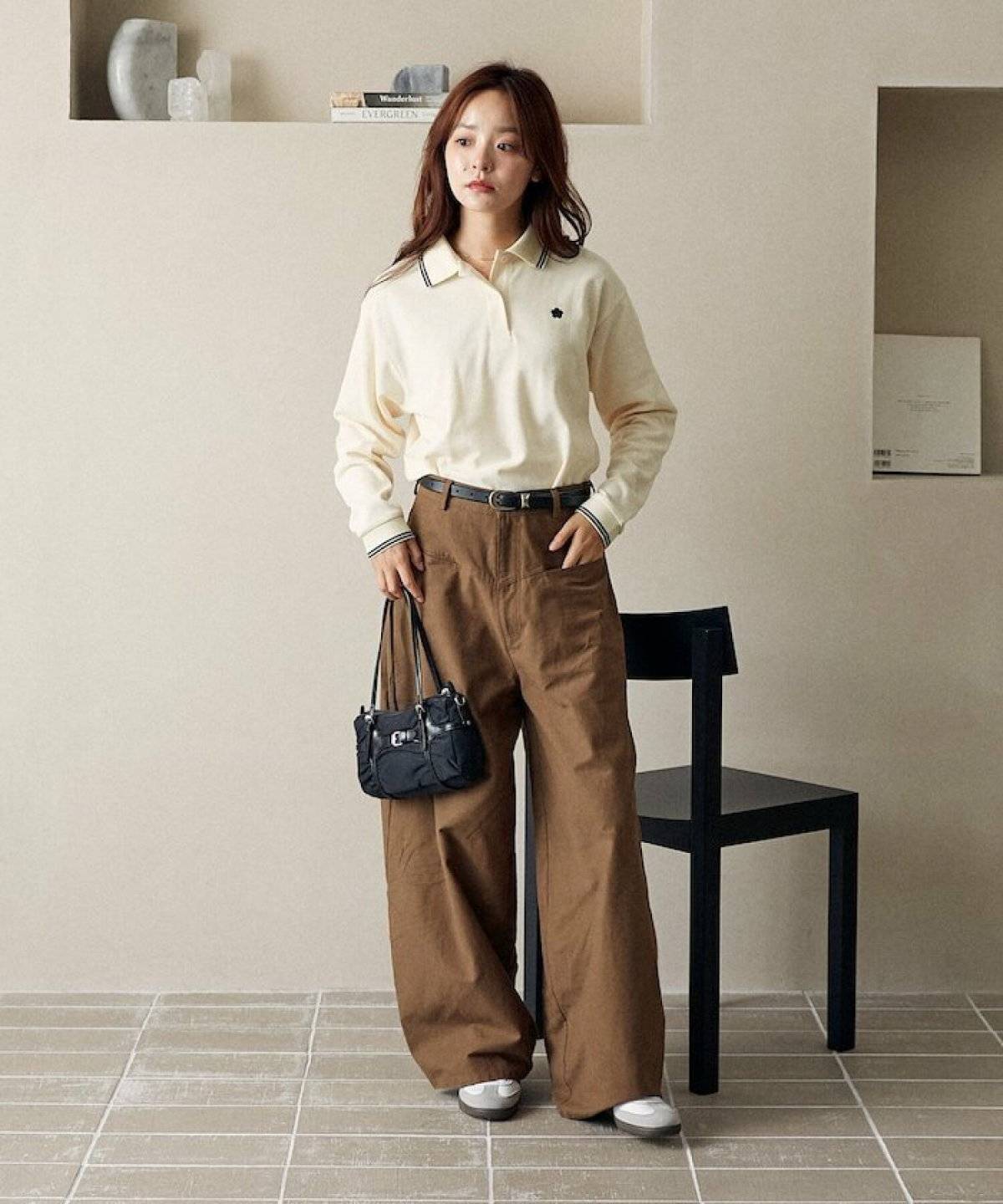 ポロシャツを着た女性