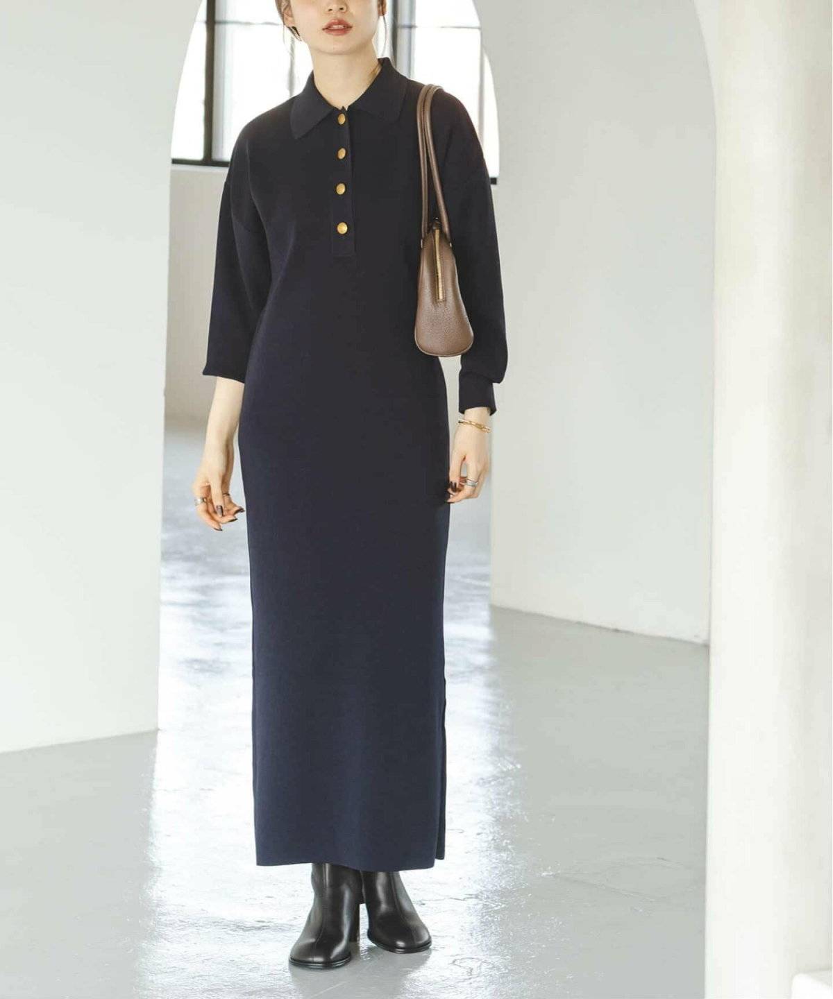 ポロシャツを着た女性