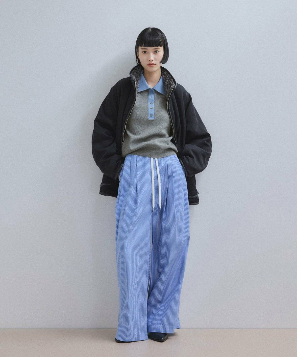 ポロシャツを着た女性