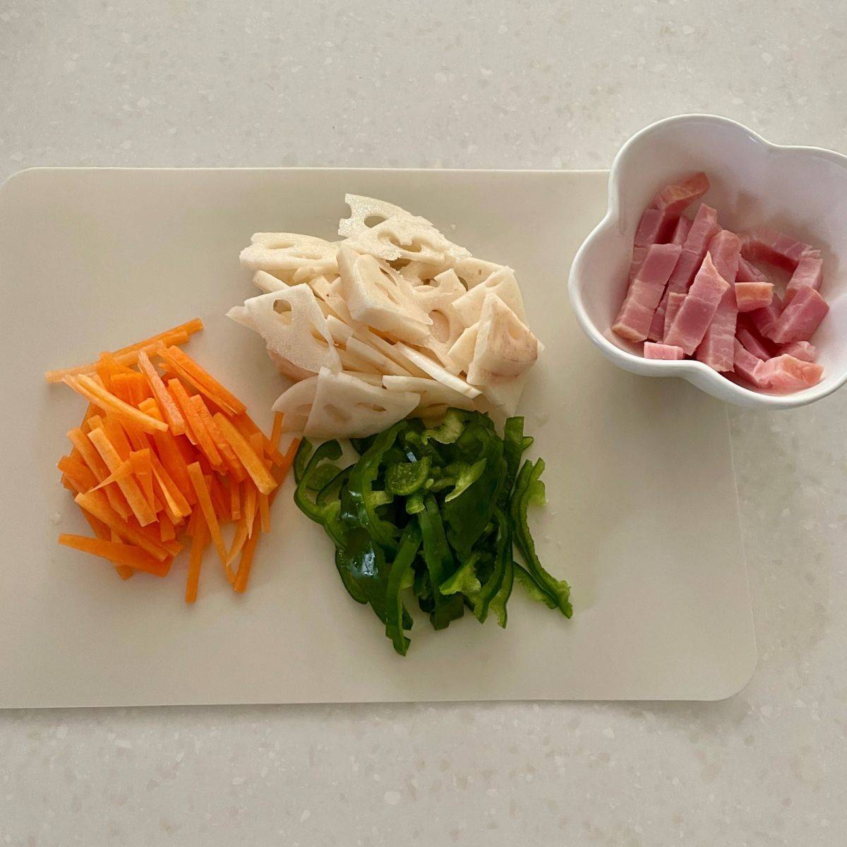 JAグループ公式の「3色カレーキンピラ」のレシピ