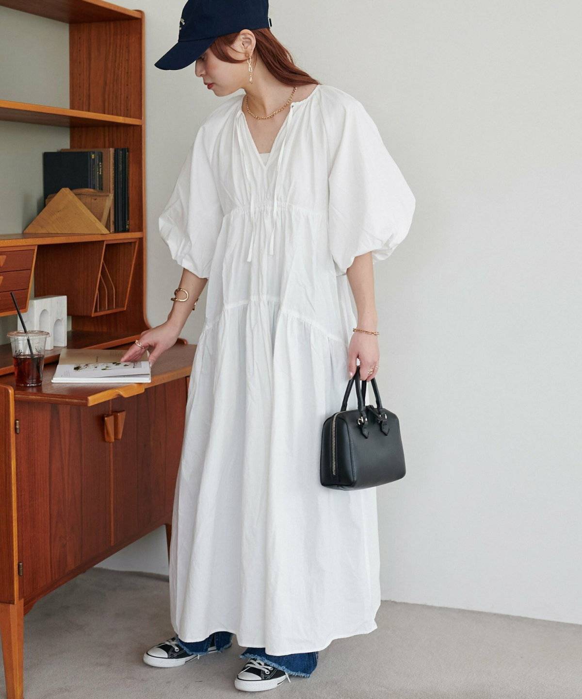 ワンピースを着た女性