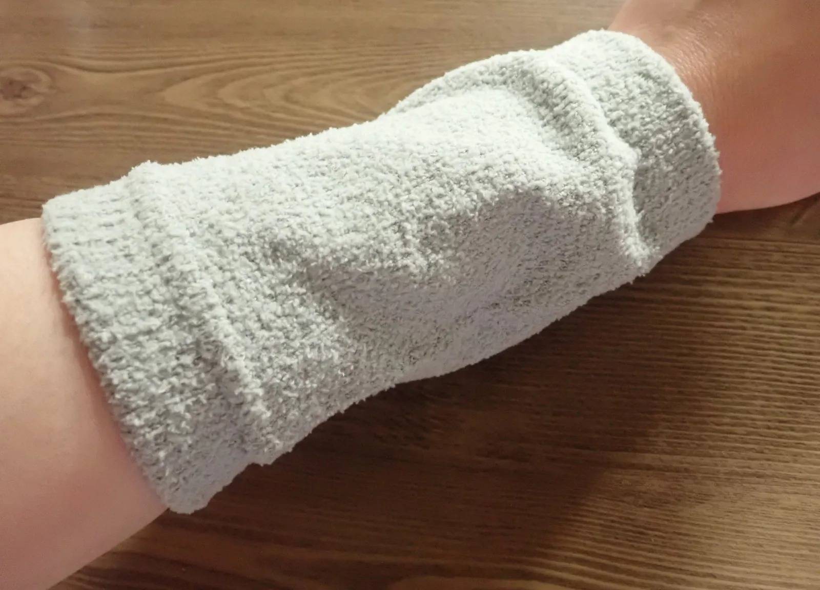 DAISO(ダイソー)：手足首ウォーマー(お悩み対策、ショートモール、15cm丈)