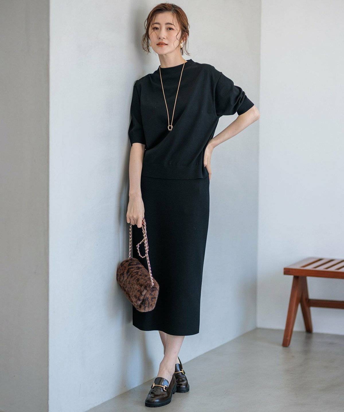 スカートコーデの女性